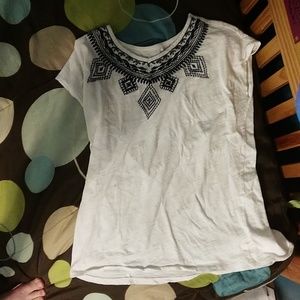 A short sleeve shirt